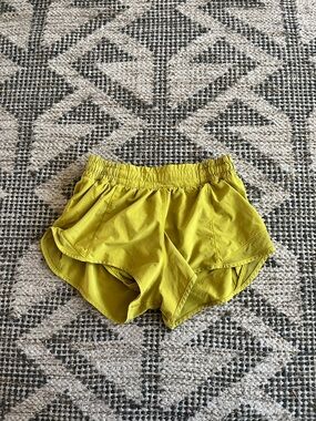Lululemon 2.5 hotty hot shorts